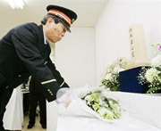 Япония отмечает 13-ю годовщину газовой атаки в метро