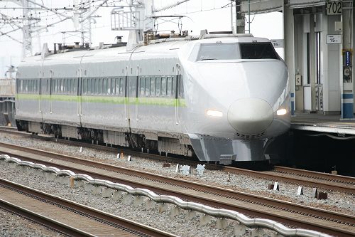 A four-carriage 100 Series Kodama train