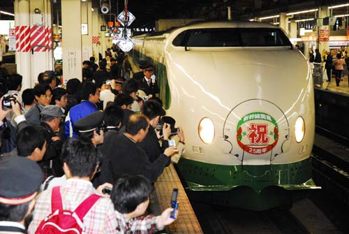 People gather to see a special train celebrating 25 years of service on the Joetsu Shinkansen line at JR Omiya Station, Nov. 10, 2007