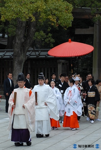 Свадебная церемония в храме Мэйдзи