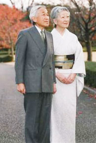 Императору Акихито исполнилось 75 лет