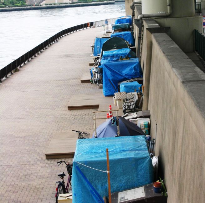 Фото дня: палатки бездомных вдоль Сумидагавы