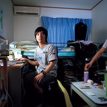 Кэнсукэ Харада – основатель веб-сайта, где молодёжь публикует обещания голосовать, а также организатор встреч молодых избирателей с политиками