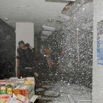 В ходе землетрясения в одном из книжных магазинов Сэндая обрушился потолок