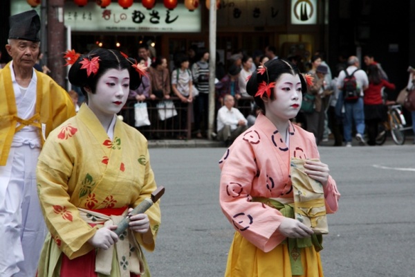 Памятка по истории японского костюма: гейши и компания
