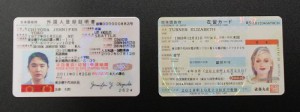 Новая «карточка резидента» (справа) рядом с карточкой иностранца
