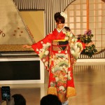 Праздничное внесезонное кимоно для молодой красавицы