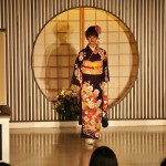 Фурисодэ. Праздничное кимоно для незамужней девушки. Отличается длинными "развевающимися" рукавами